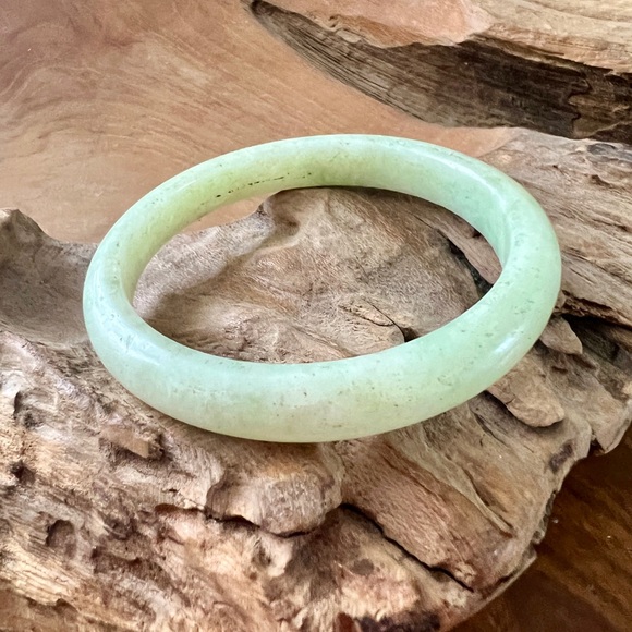 Natural Jade bangle bracelet - Picture 1 of 4